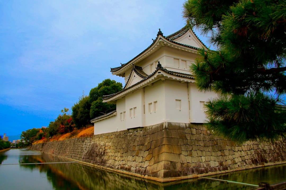 Nijo Castle's white corner turret and moat, Kyoto. Photo by Bo Zhang on Unsplash