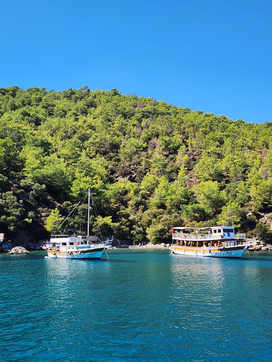 Mavi tur tekne gezisi Marmaris koyu