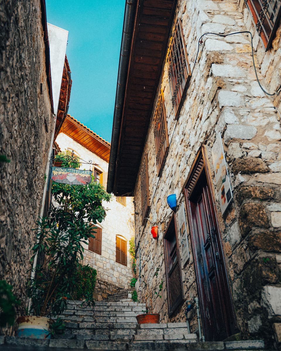 Marmaris eski şehir çarşı arnavut kaldırımlı sokaklar