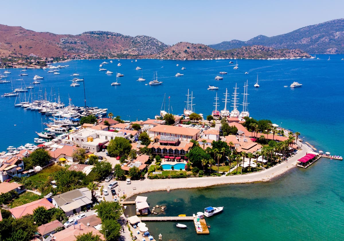 Marmaris limanı turkuaz deniz manzarası